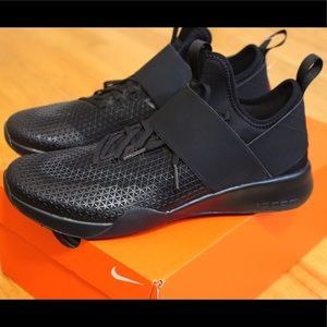 Make Offer- New WMN'S Nike Air Zoom Strong All Blk
