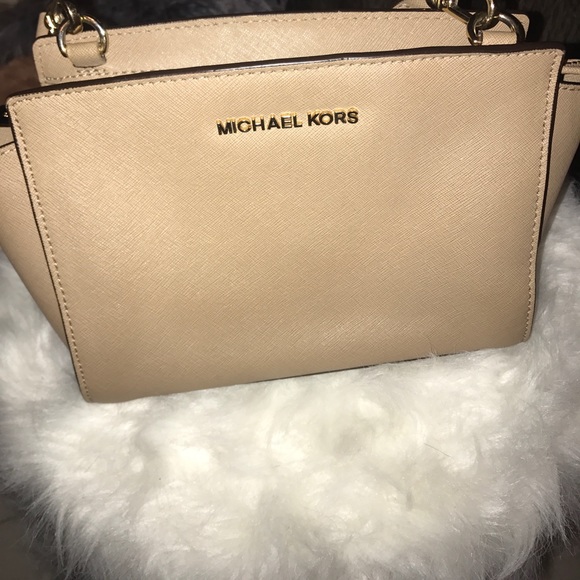 SOLD!!Michael Kors Small Selma - Picture 2 of 8