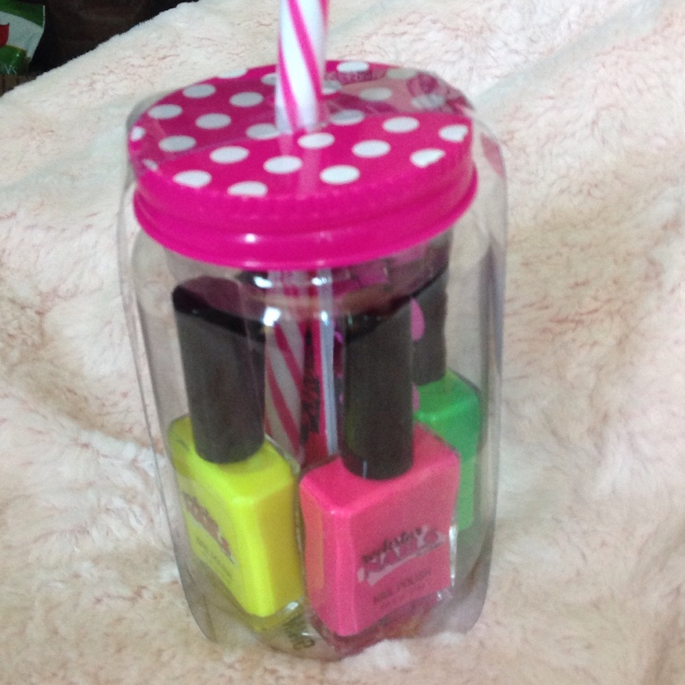 New Nail Color Bucket 4 shades of polish and more!