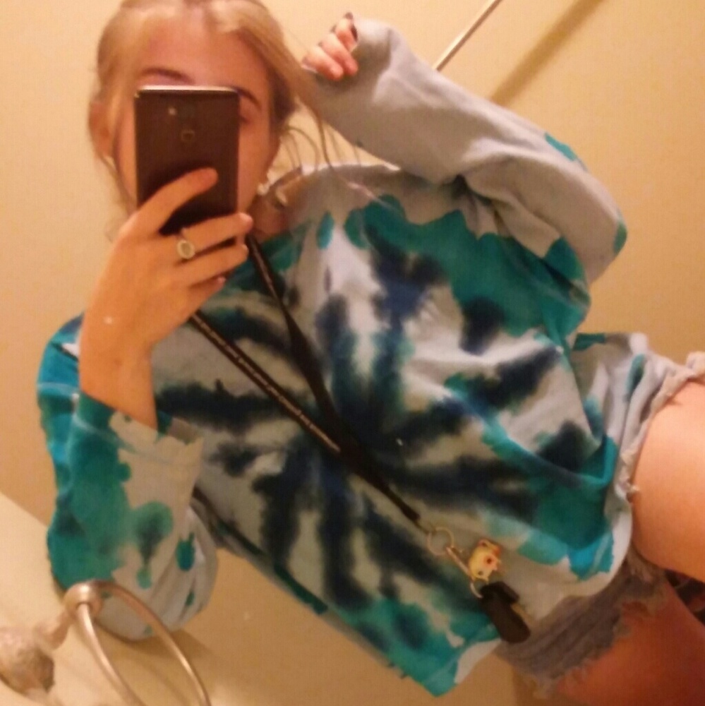 WHO LIKES TIE DYE ?? 😌😌😌