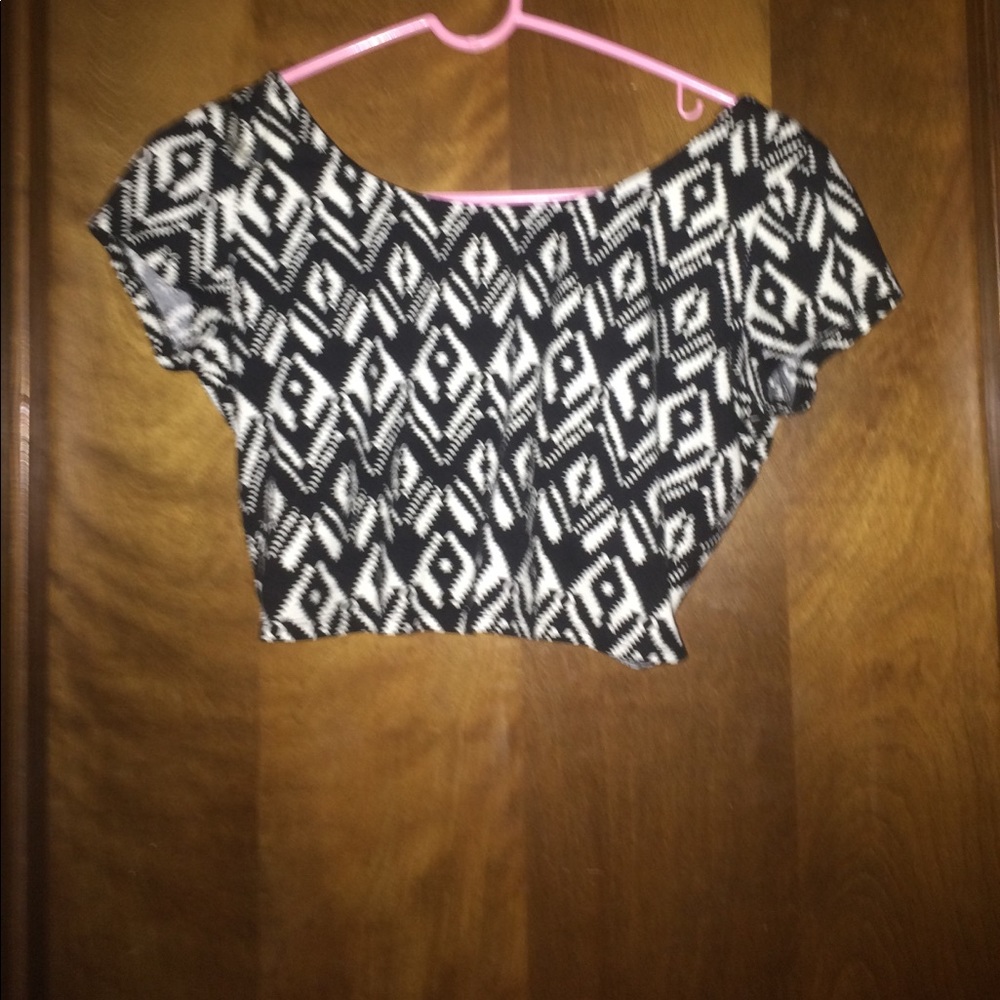CUTE CROP TOP