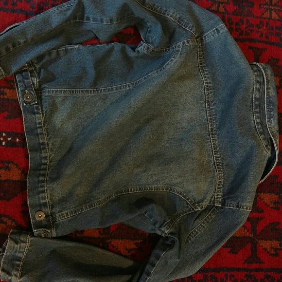 VTG European women's jean jacket - flattering fit - Picture 3 of 4