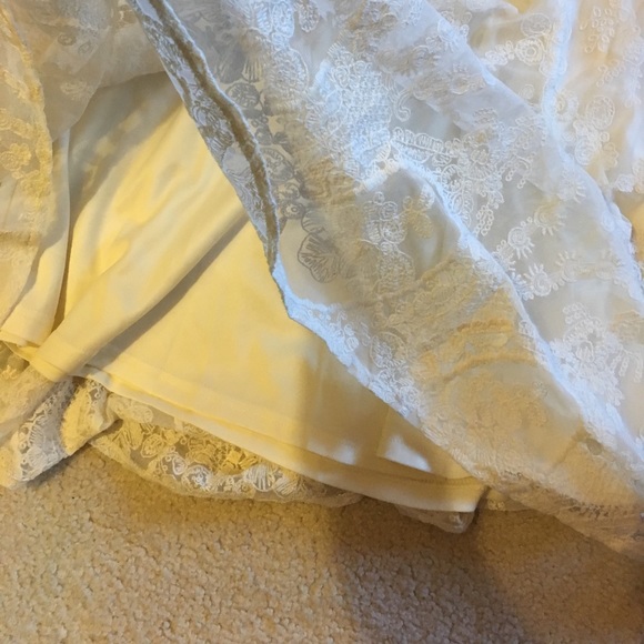 Lace dress - Picture 3 of 5