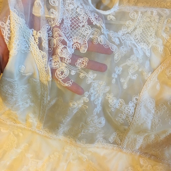 Lace dress - Picture 5 of 5