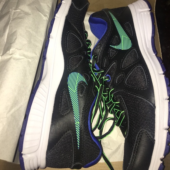 🆕Nike Women's Revolution 2 Running Shoe NWT - Picture 7 of 7