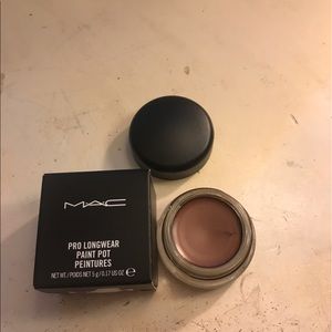 Mac Cosmetics creamy eyeshadow brand new!!