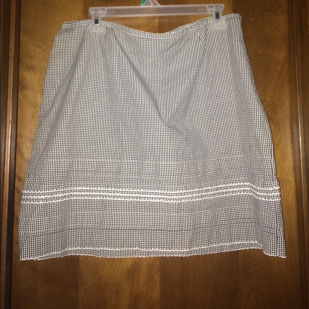 Cute checkered skirt!