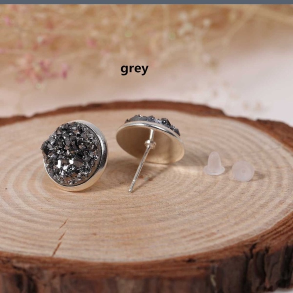 🔥LAST PAIR!🔥 Dark Grey Druzy Earrings - Picture 2 of 2