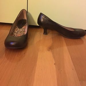 Brown leather kitten heel