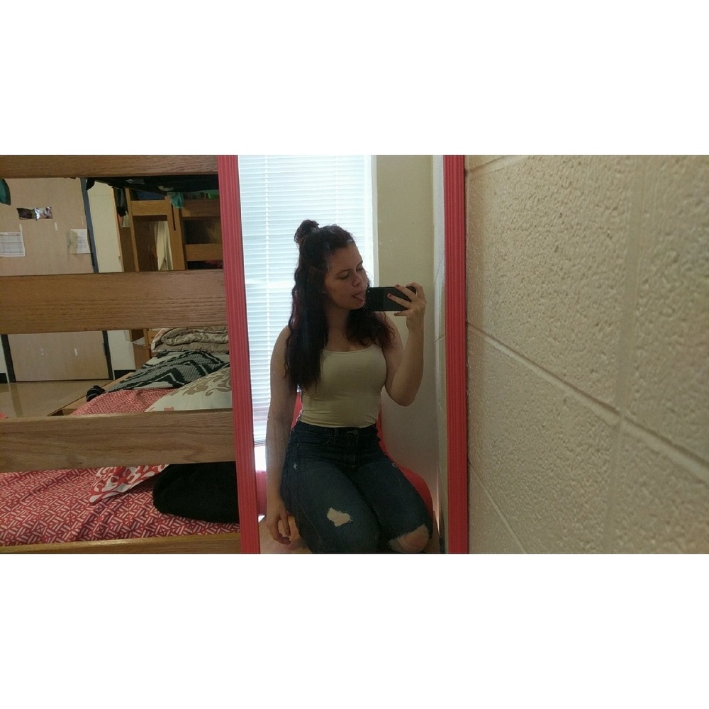 Meet your Posher, Alexis