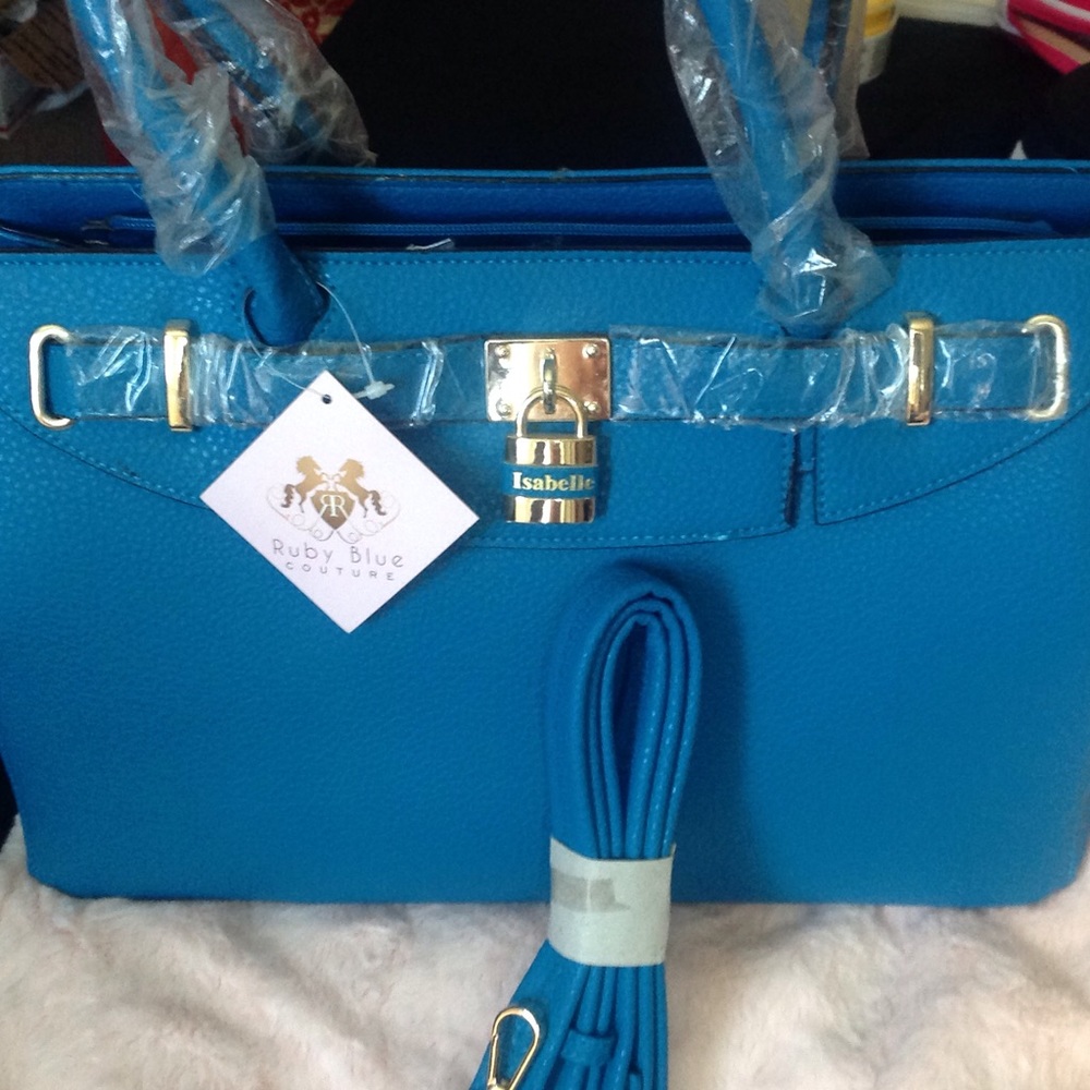 Isabelle Vegan bag with lock and shoulder strap
