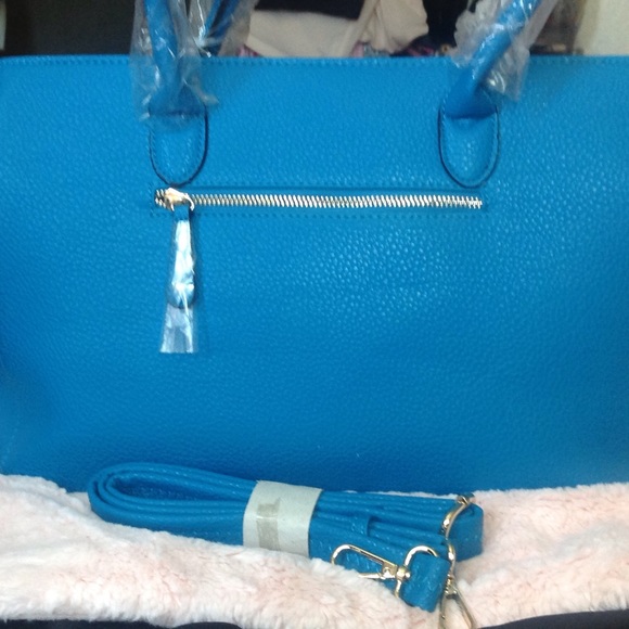 Isabelle Vegan bag with lock and shoulder strap - Picture 3 of 7