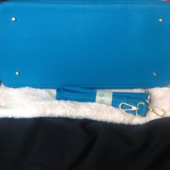 Isabelle Vegan bag with lock and shoulder strap - Picture 5 of 7