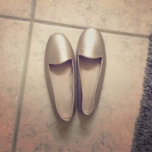 AEROSOLES size 7.5 gold loafers, NWOT