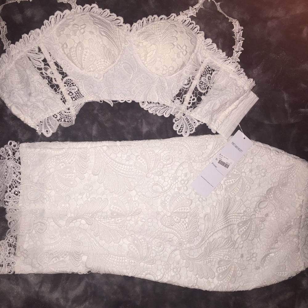 Portia and Scarlet (new) Kim K white lace dress. - Picture 1 of 4