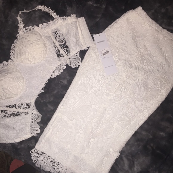 Portia and Scarlet (new) Kim K white lace dress. - Picture 2 of 4