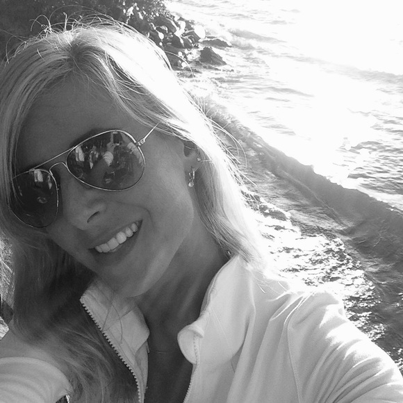 Meet your Posher, Amanda - Picture 1 of 1