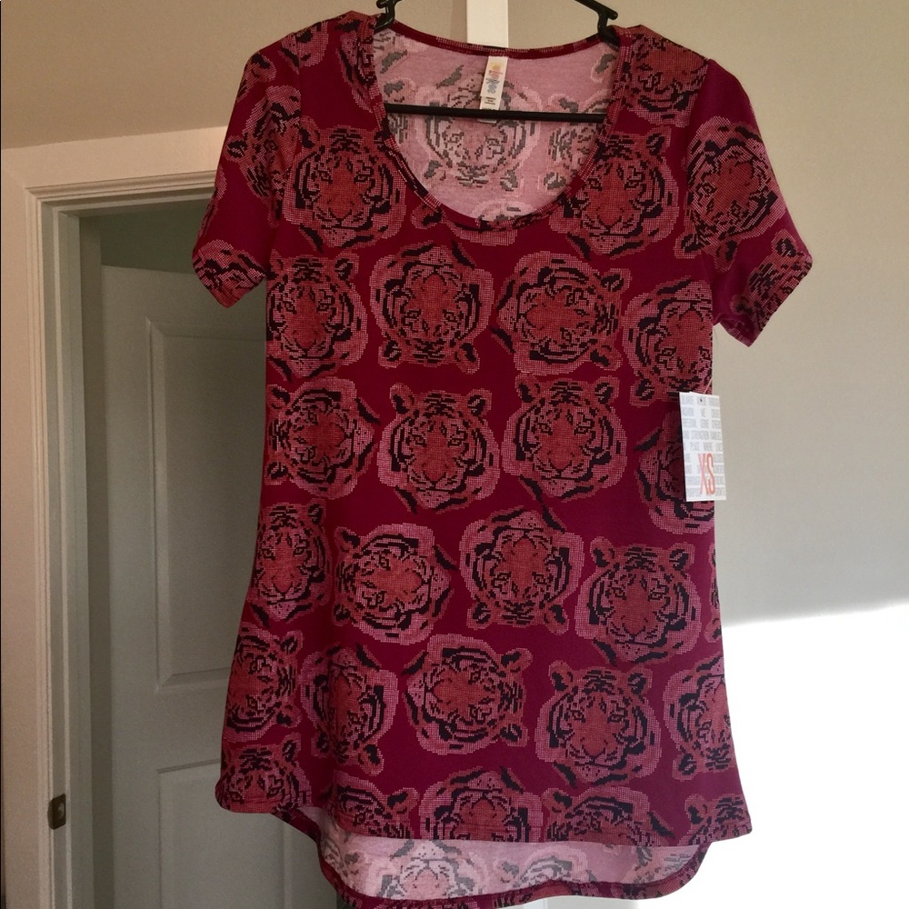 LuLaRoe Classic Tee Tiger Print size XS NWT