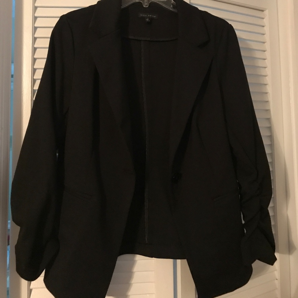 Black 3/4 length sleeve Blazer