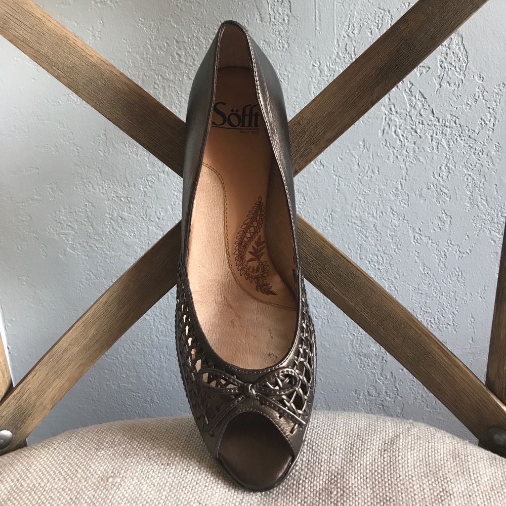 Bronze heel
