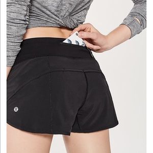 Lululemon Speed Shorts 2.5 w/shopping bag