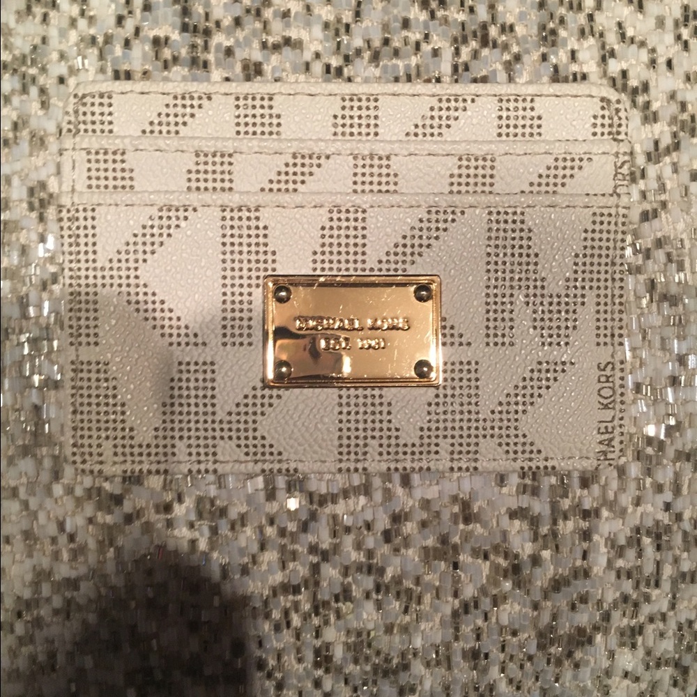 EUC MICHAEL KORS VANILLA  CREDIT CARD HOLDER
