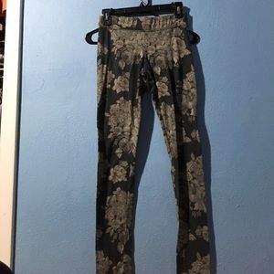 Light and dark gray rose floral leggings