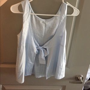 Flowy & flattering blue club Monaco top!