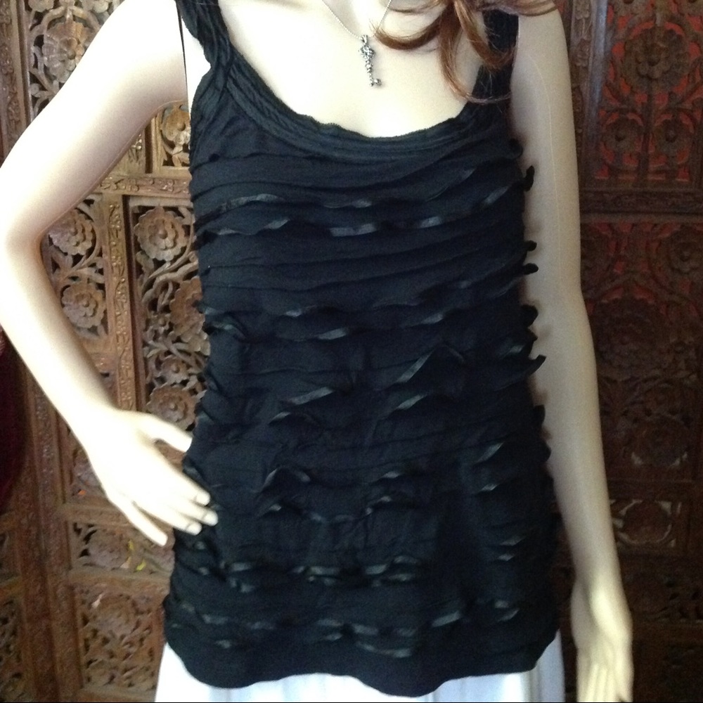 Unique Express sleeveless ruffled blouse, size Lg