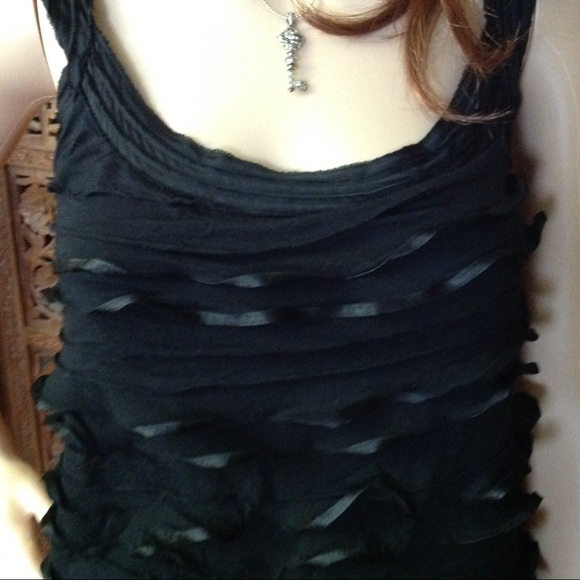 Unique Express sleeveless ruffled blouse, size Lg - Picture 4 of 8