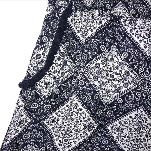 Pretty patterned navy romper - Picture 2 of 5