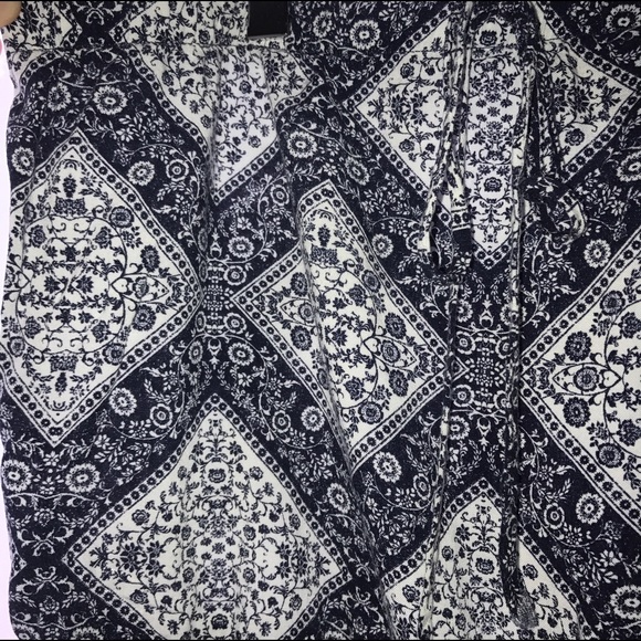 Pretty patterned navy romper - Picture 3 of 5