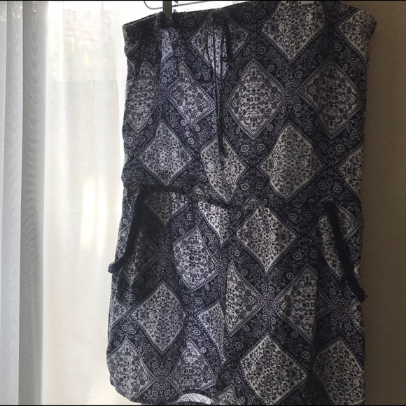 Pretty patterned navy romper - Picture 4 of 5