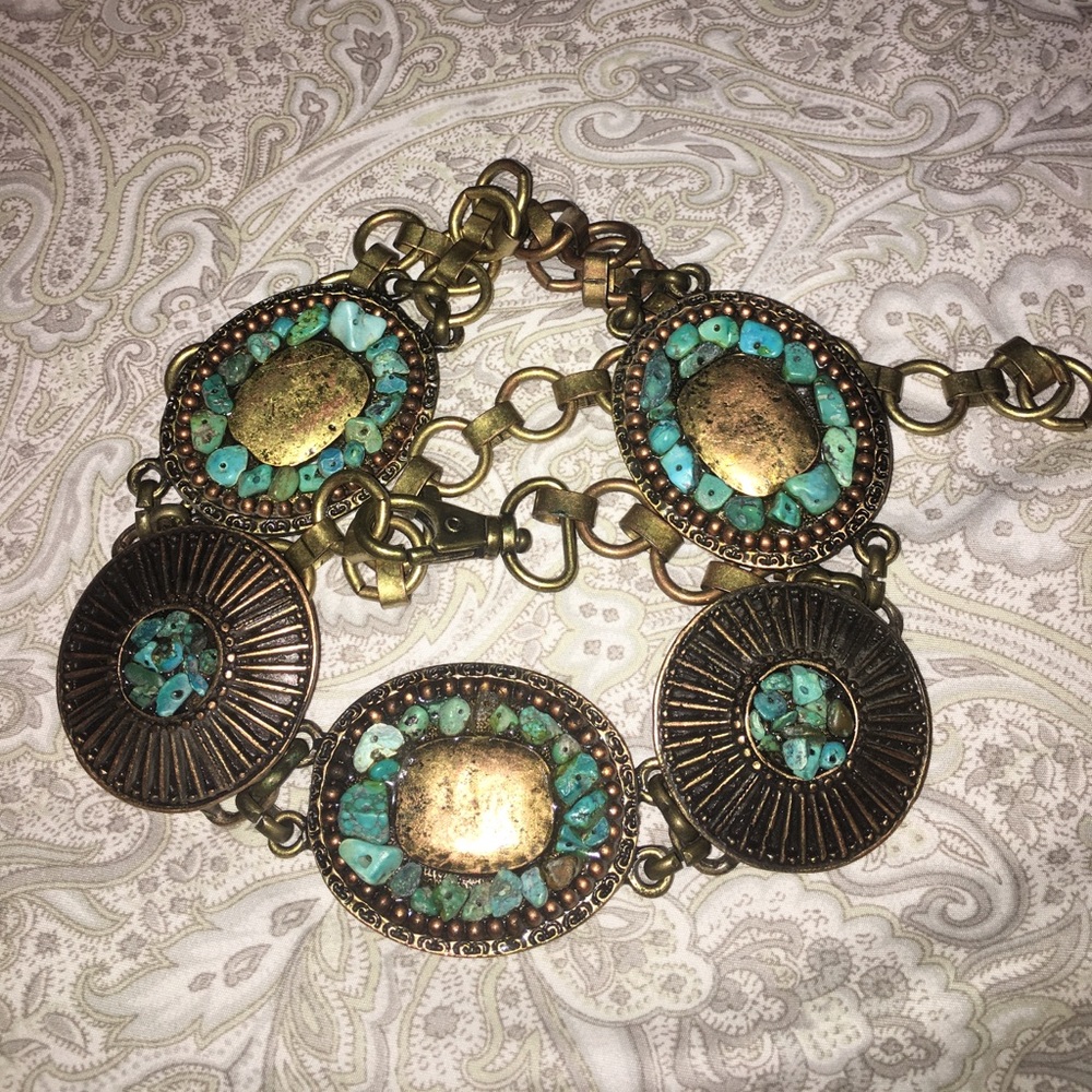 Adjustable chain belt with blue decorative rocks