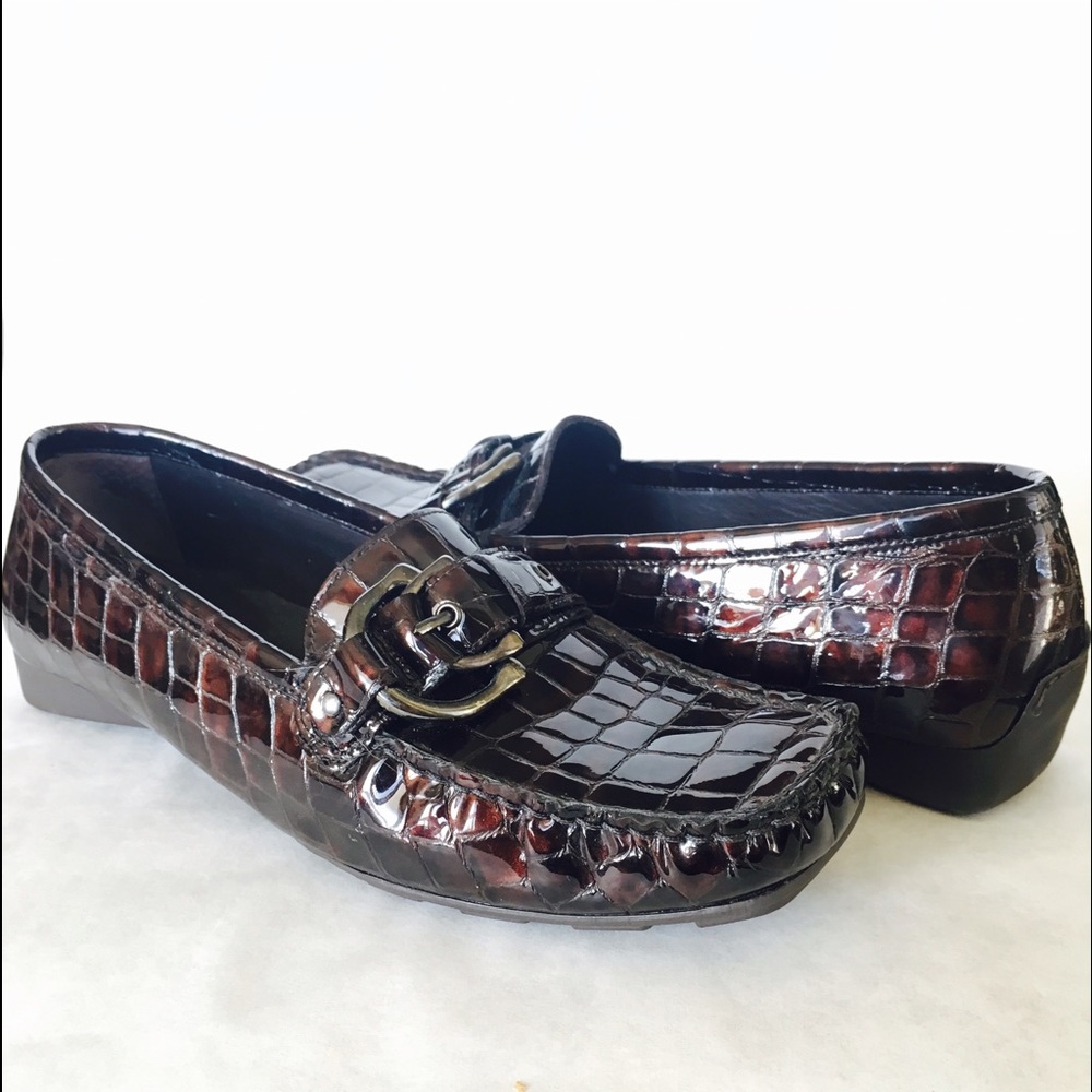 STUART WEITZMAN LOAFERS