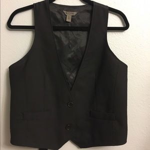 Bitten black vest