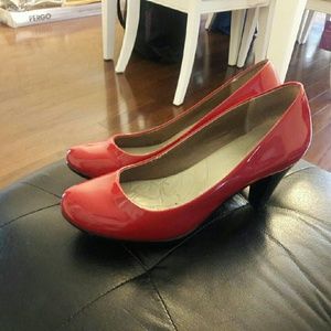 Red pumps