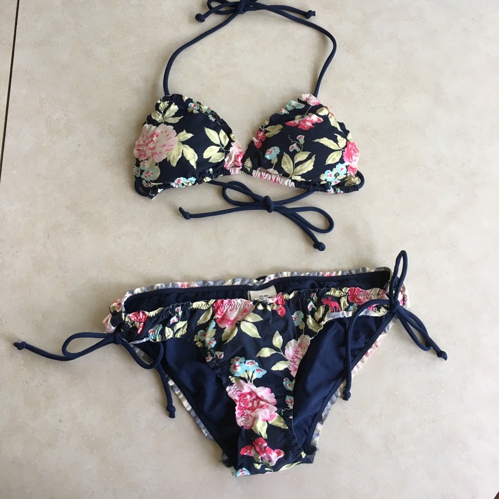 Floral Abercrombie bathing suit set