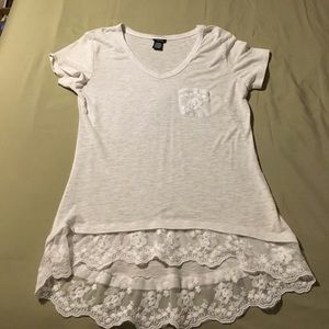 Rue 21 Heather White Lace trim top. Size M