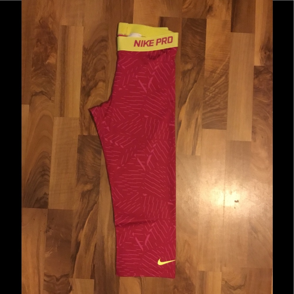 NikePro workout leggings