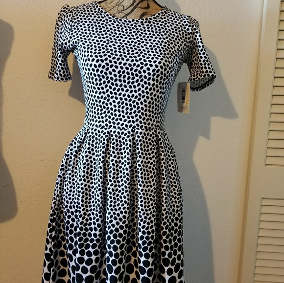 LuLaRoe Dresses & Skirts - NWT LuLaRoe Amelia Size S