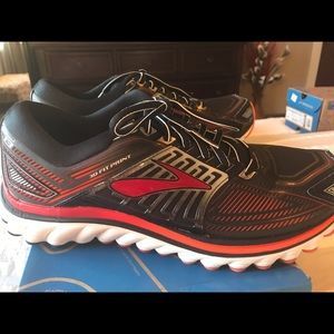 Worn once and inside! Men's Brooks