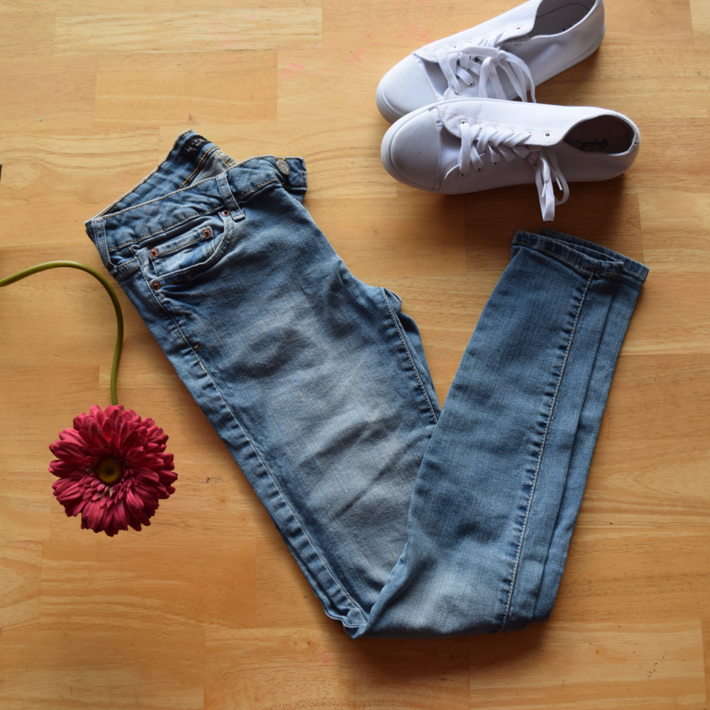 AEROPOSTALE Light Wash Jeggings - Size 6L