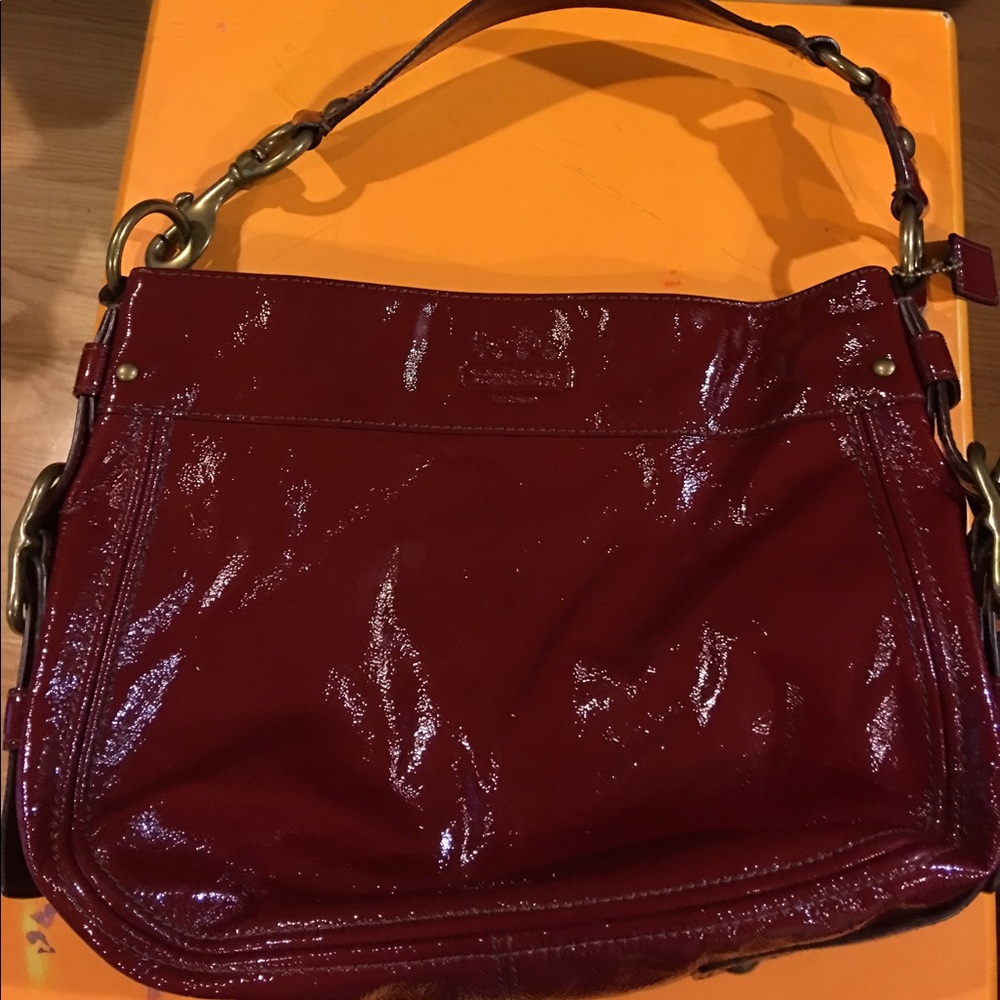 💥Authentic Coach Patent Leather Shoulder Bag🔥