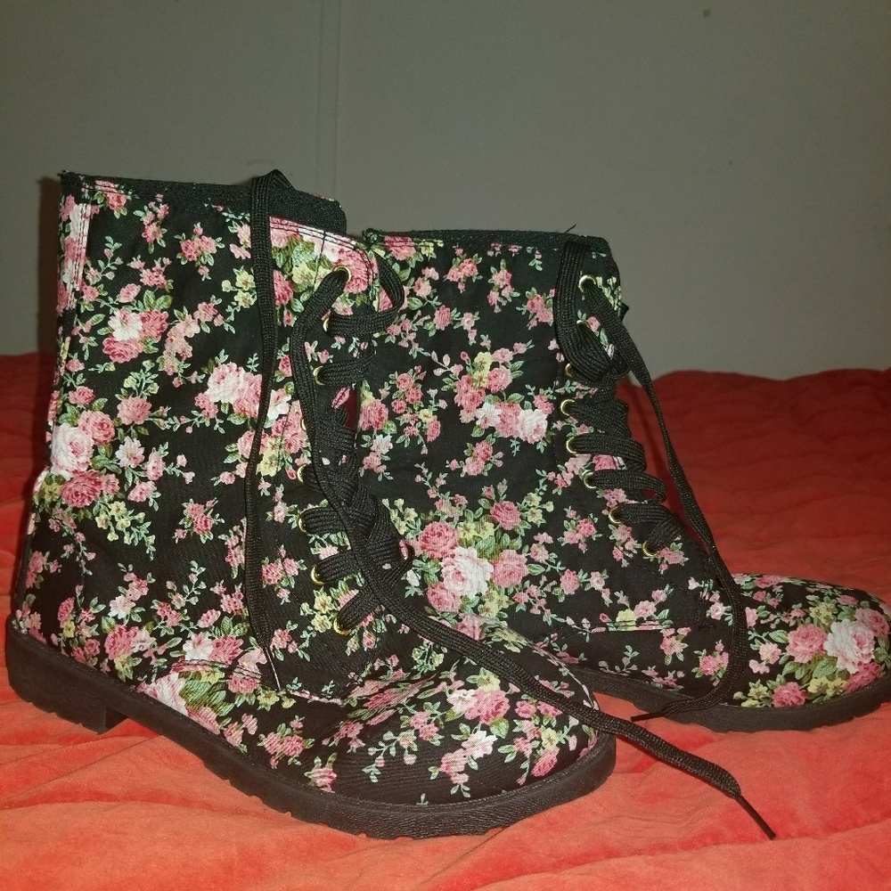 Flower Print Boots