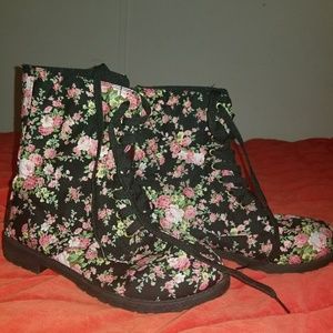Flower Print Boots