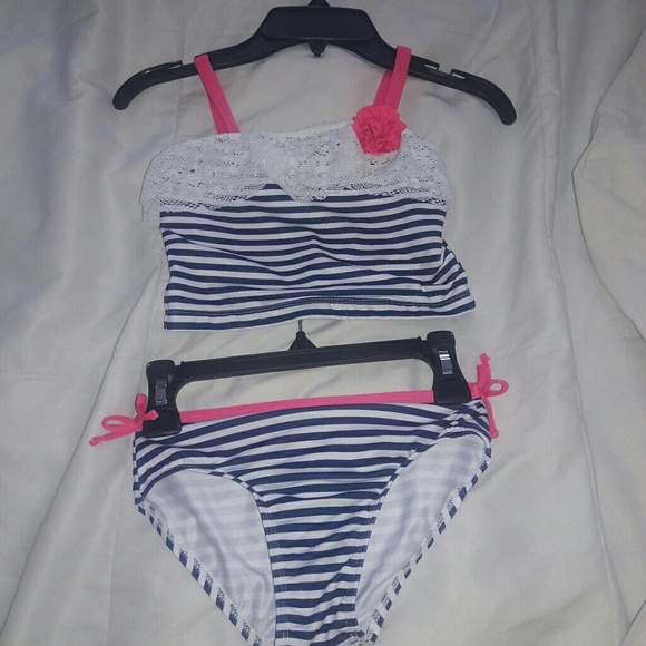 Girls bathing suit - Picture 1 of 3