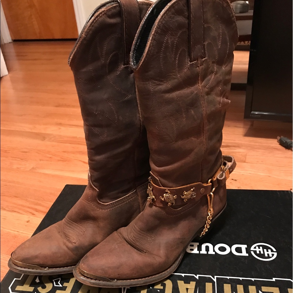 Heritage cowgirl boots with boot bangle