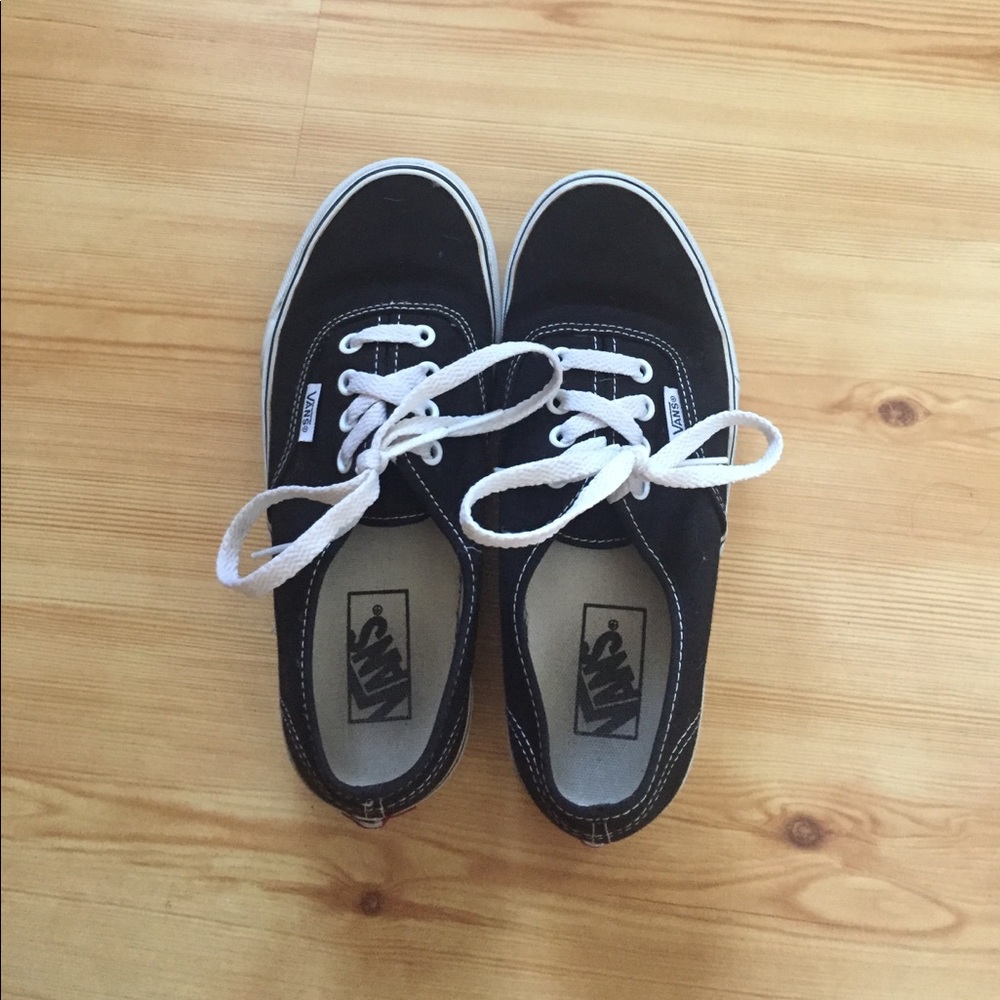 ✨Black Low top Vans✨