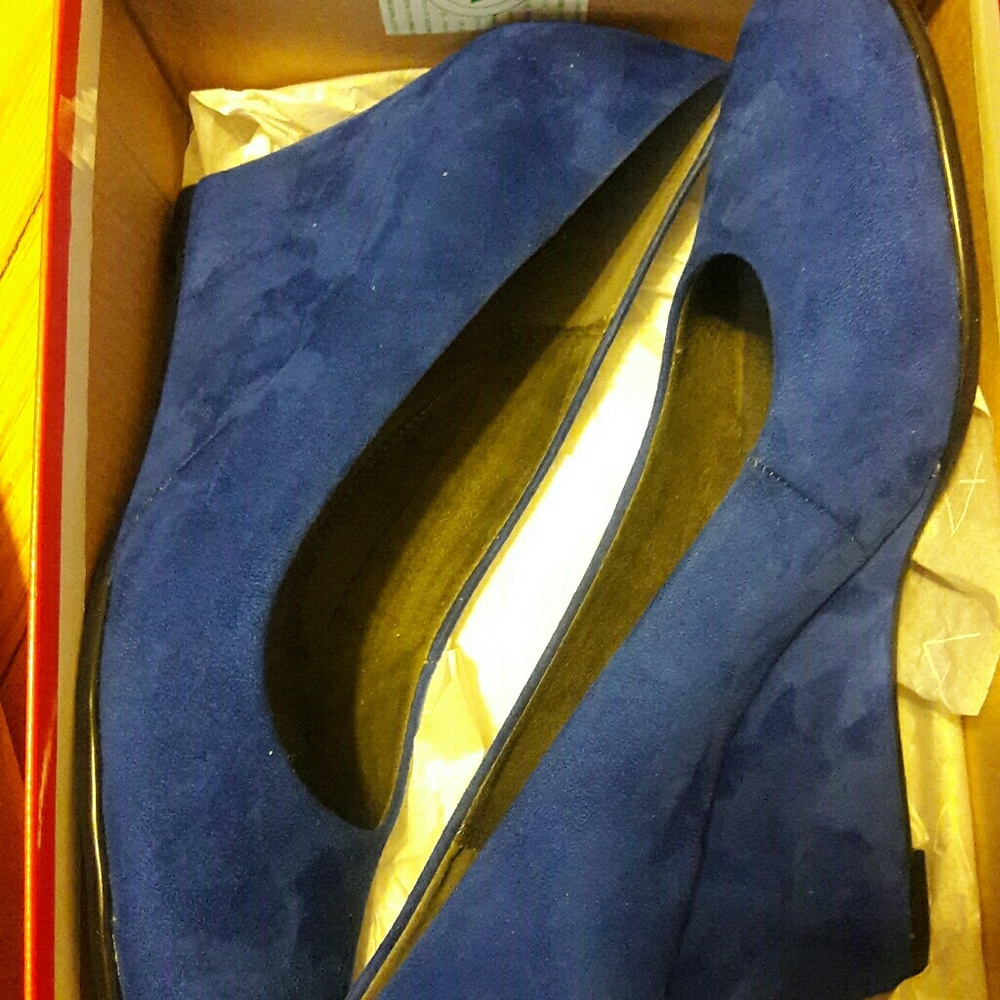 Cobalt blue suede pumps